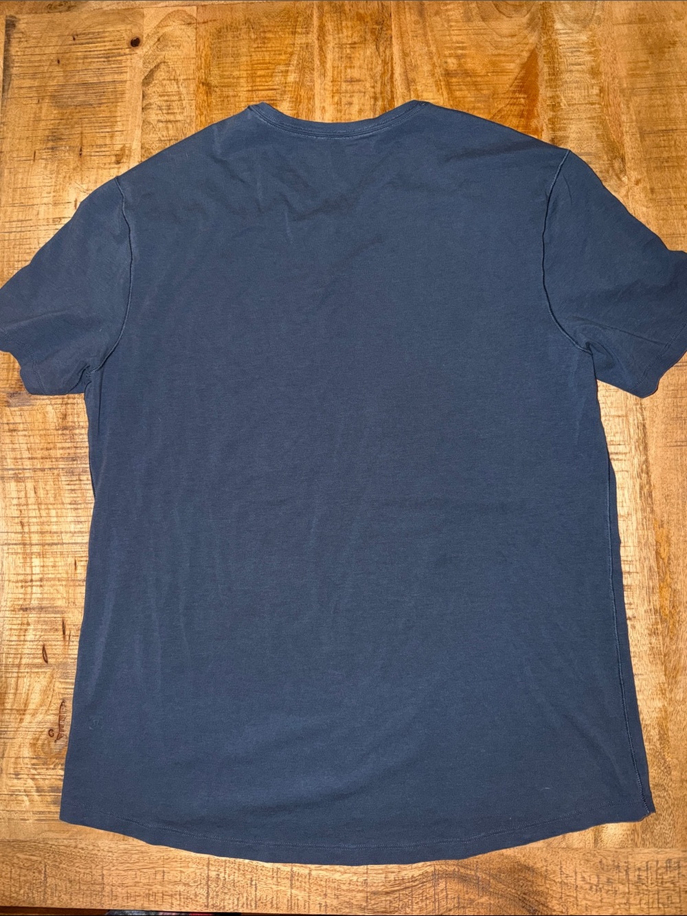 lululemon athletica Men's V-Neck Shirt Navy Blue - Picture 3 of 4